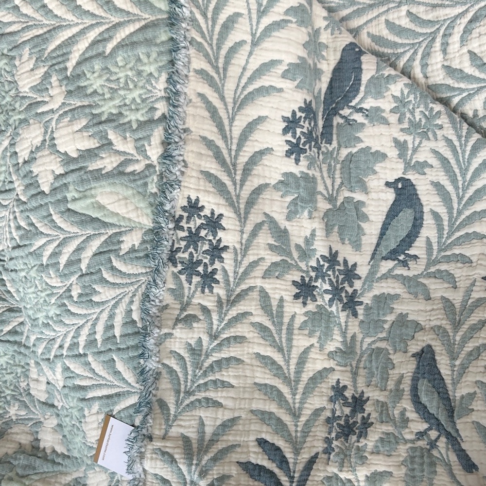 Quilted 100% Organic Cotton Bedspread KING Luxury Birds in Spring New With Tags - Picture 5 of 15